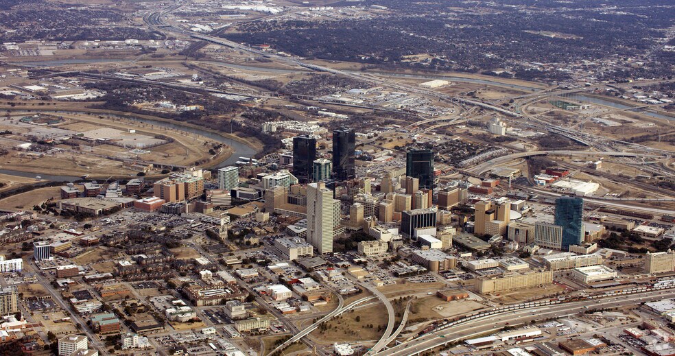 More Photos Of 301 Commerce St, Fort Worth Office For Lease