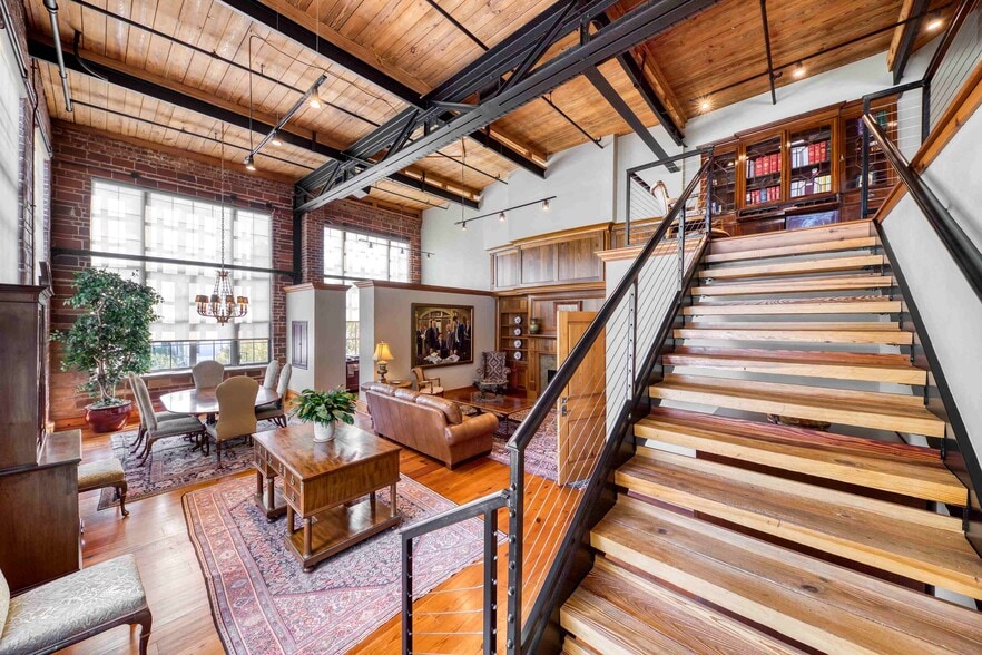 More Photos Of 210 E 2nd Ave, Rome Flex For Sale