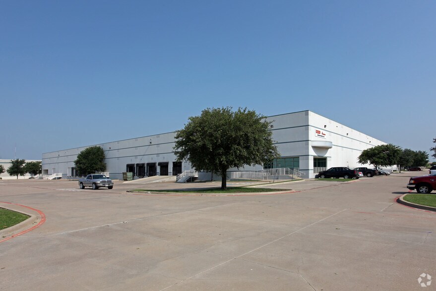 More Photos Of 1520 Luna Rd, Carrollton Warehouse For Lease