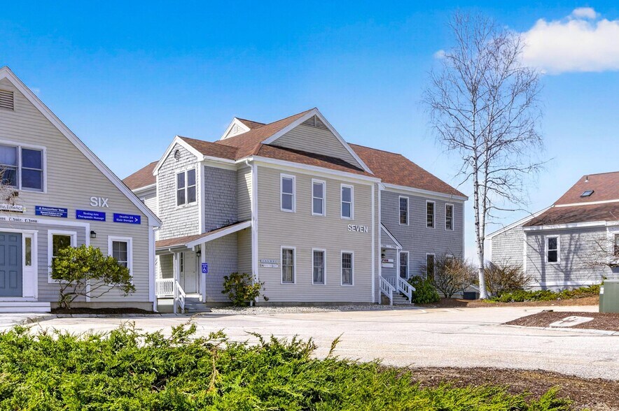 More Photos Of 25 Country Club Rd, Gilford Medical For Sale