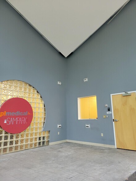 More Photos Of 117 W Dudley Town Rd, Bloomfield Light Manufacturing For Lease