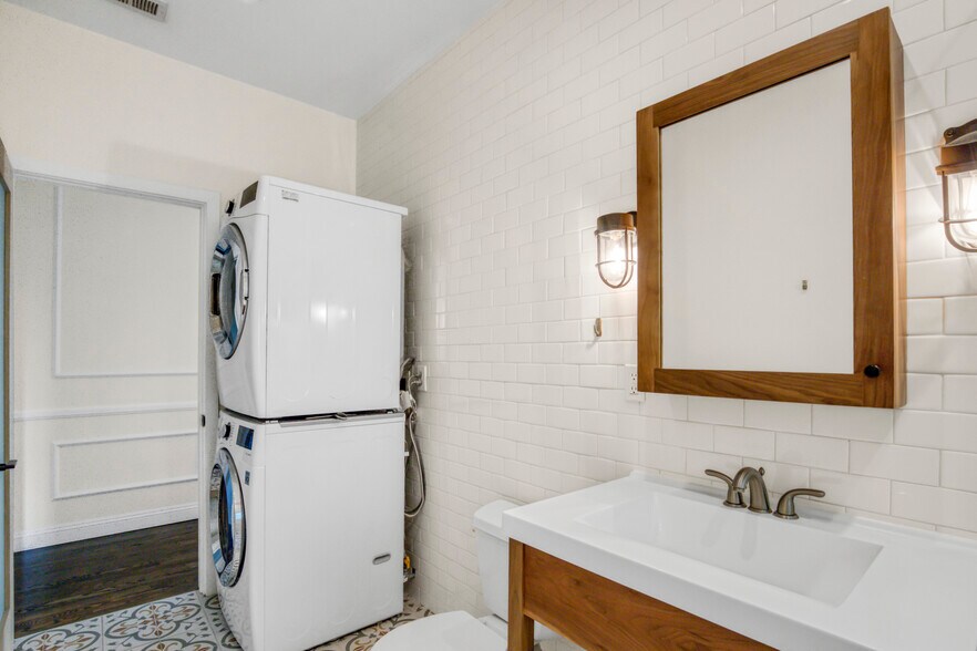 More Photos Of 732 Robinson St, Los Angeles Apartments For Sale