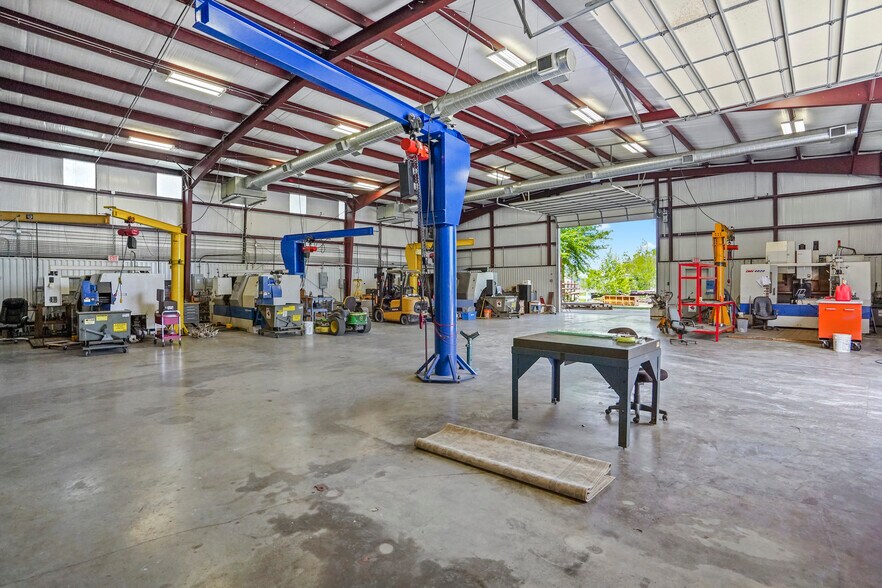 More Photos Of 8904 Taub Rd, Houston Manufacturing For Lease