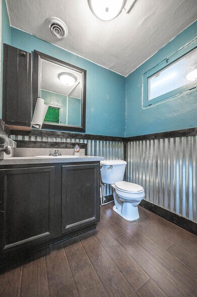 More Photos Of 145 Edison Ave, Circleville Sports And Entertainment For Sale