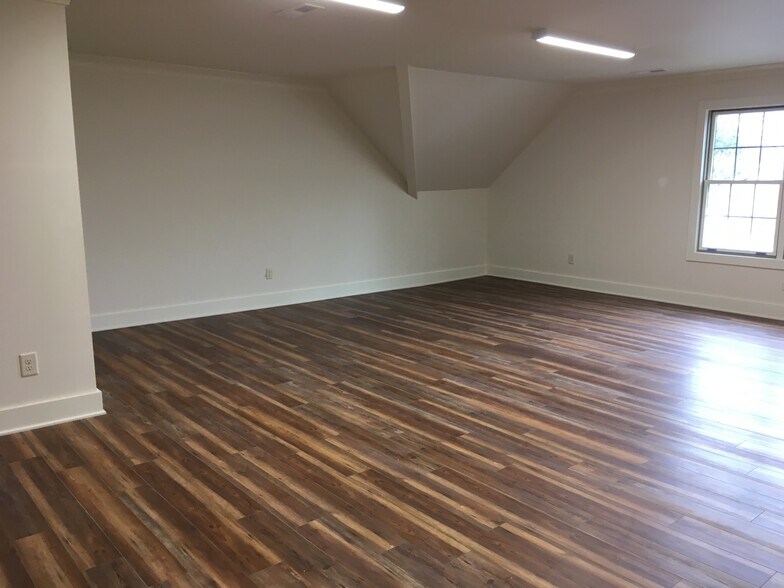 More Photos Of 4208 Old Hillsboro Rd, Franklin General Retail For Lease