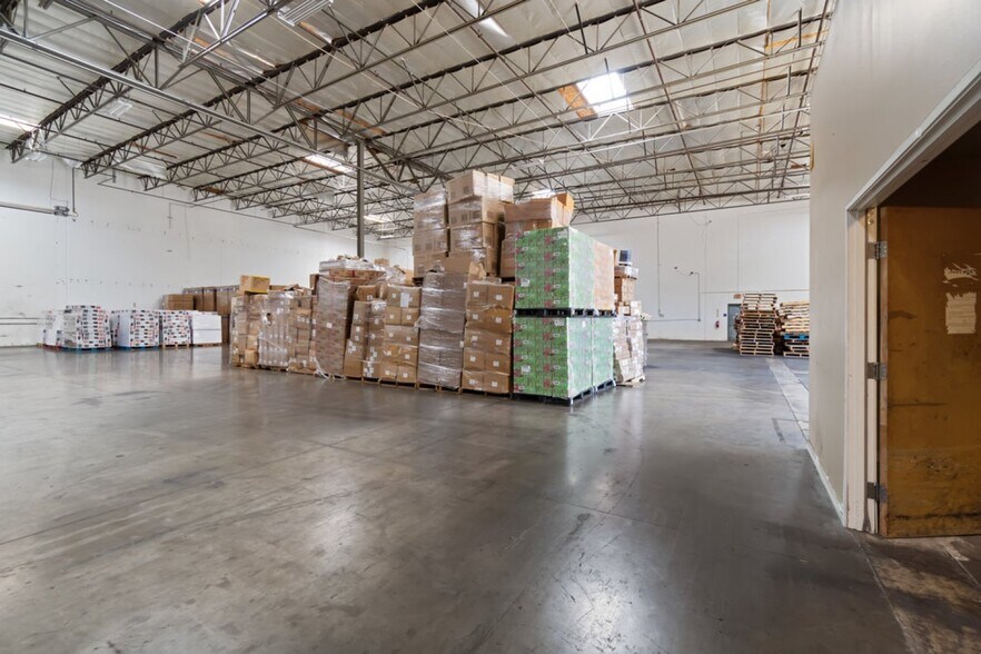 More Photos Of 1190 N Del Rio Pl, Ontario Warehouse For Sale