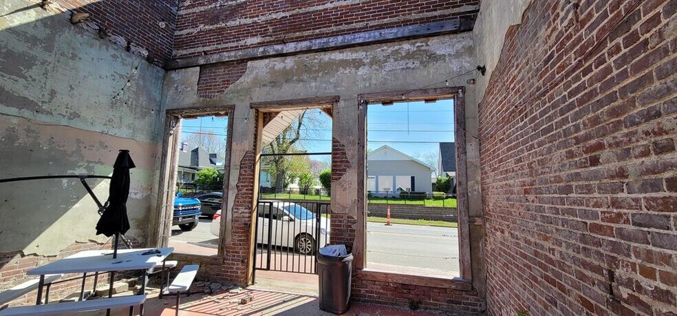 More Photos Of 218 N Main St, Beaver Dam General Retail For Sale