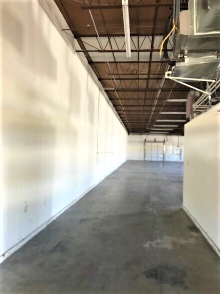 More Photos Of 8242-8296 Moberly Ln, Dallas Warehouse For Lease