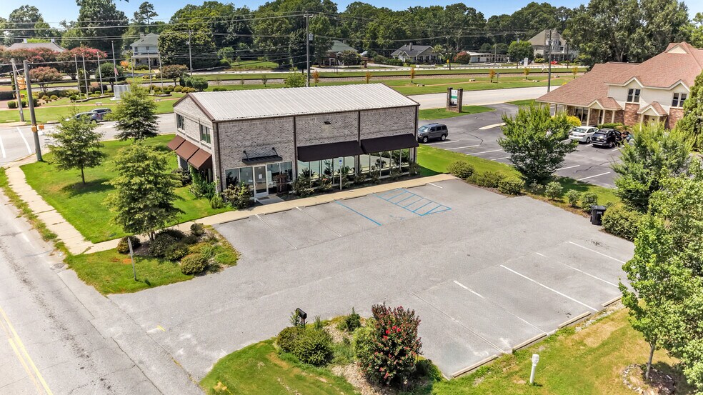More Photos Of 414 W Fernwood Dr, Simpsonville General Retail For Sale