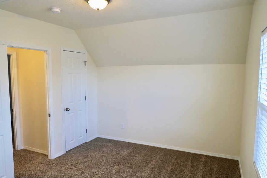 More Photos Of 1348 12th St, Salem Apartments For Sale