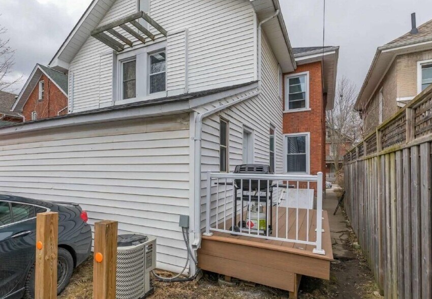 More Photos Of 271 Thomas St, Peterborough Apartments For Sale