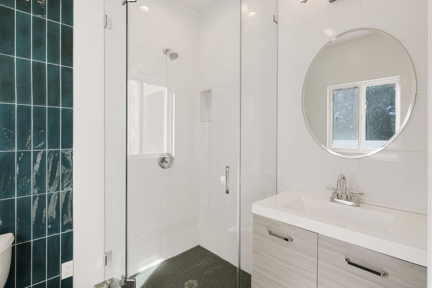 More Photos Of 1411-1413 Cloverfield Blvd, Santa Monica Apartments For Sale