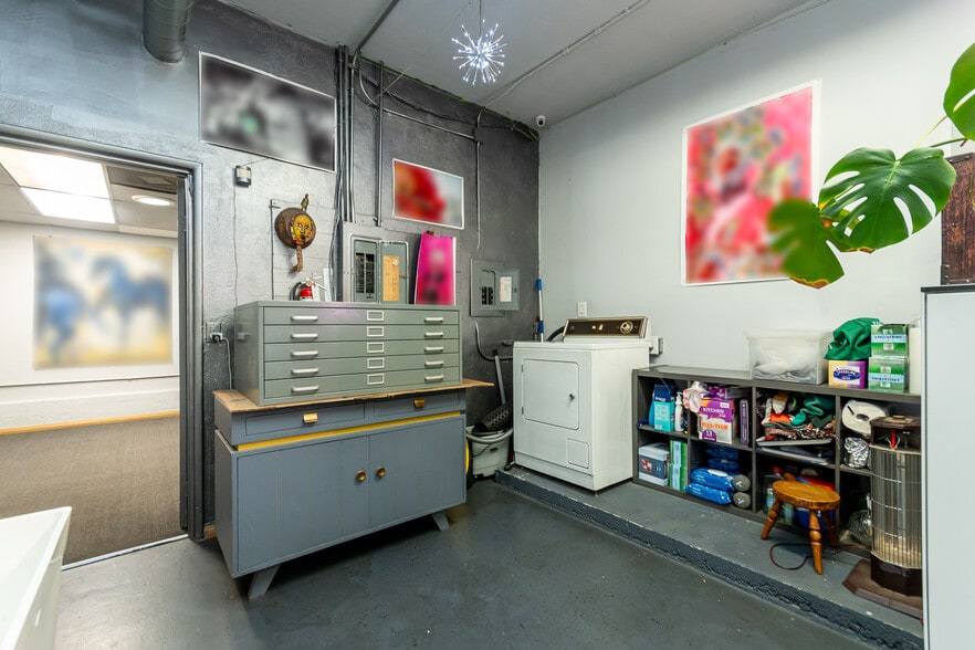 More Photos Of 831 S Main St, Burbank Warehouse For Sale