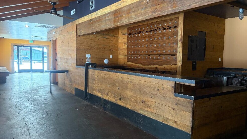 More Photos Of 23036 Joaquin Gully Rd, Twain Harte Freestanding For Lease
