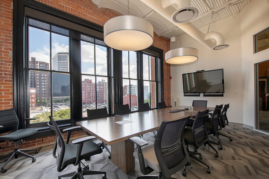 More Photos Of 800-836 W Saint Clair Ave, Cleveland Office For Lease
