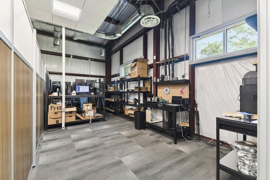 More Photos Of 924 Hale Ave, Brooksville Office For Sale