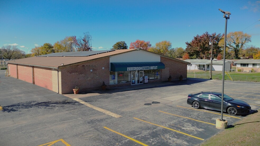 Primary Photo Of 13225 New Halls Ferry Rd, Florissant Freestanding For Lease