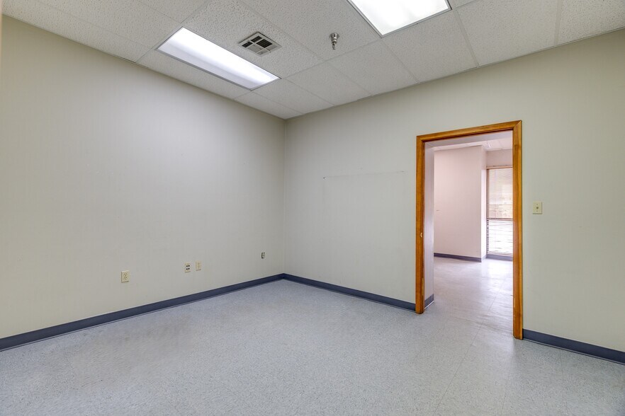 More Photos Of 401 Thomas Rd, West Monroe Medical For Lease