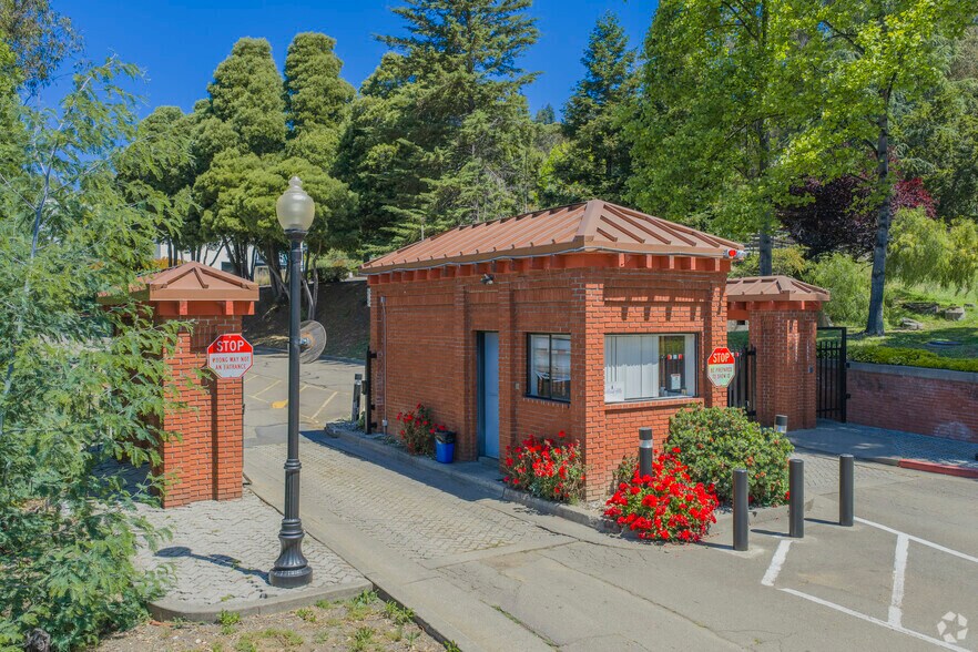 More Photos Of 3500 Mountain Blvd, Oakland Schools For Lease