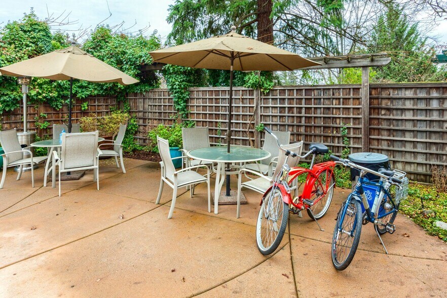 More Photos Of 455 N Oregon St, Jacksonville Hospitality For Sale