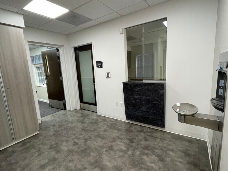 More Photos Of 11325 Pembrooke Sq, Waldorf Medical For Sale