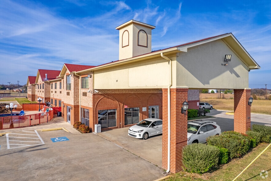 More Photos Of 1439 N Highway 67, Cedar Hill Hotel For Sale