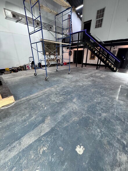 More Photos Of 8418 Broadway St, San Antonio Industrial For Sale