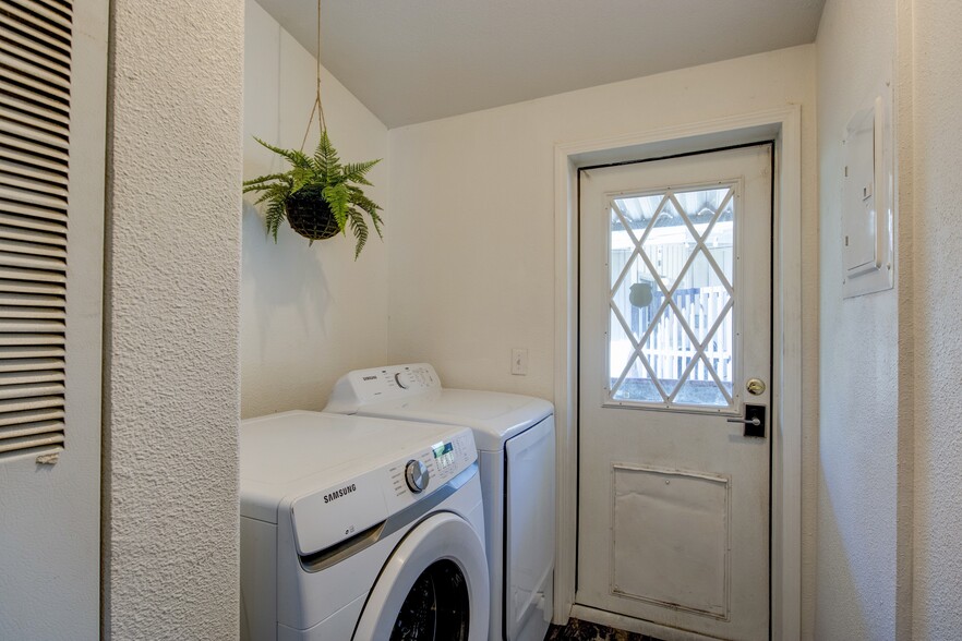 More Photos Of 13383 Sierra Way, Kernville Hotel For Sale