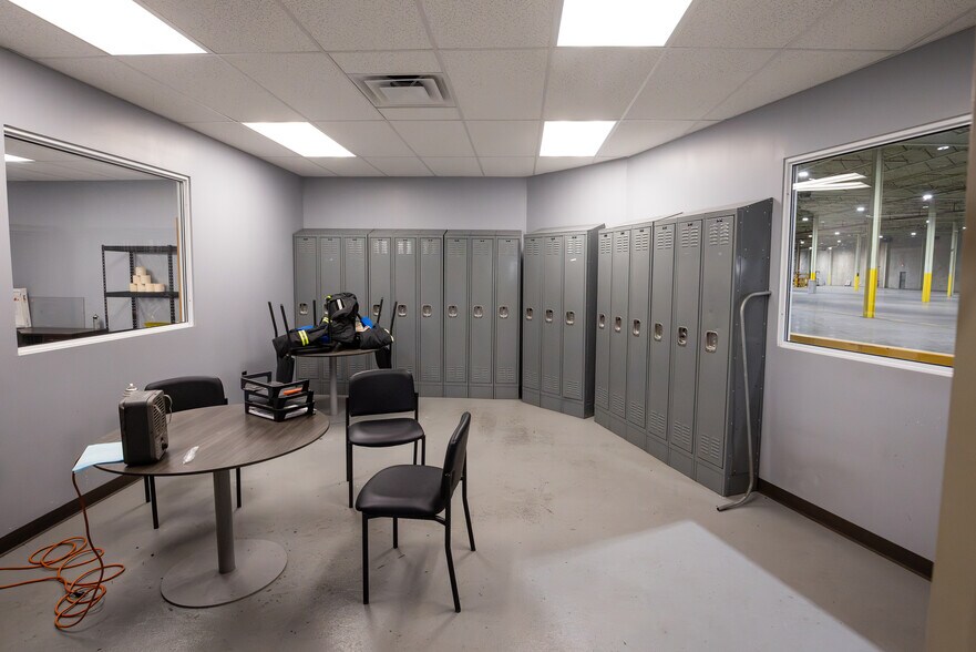 More Photos Of 49 Geyser Rd, Saratoga Springs Manufacturing For Lease