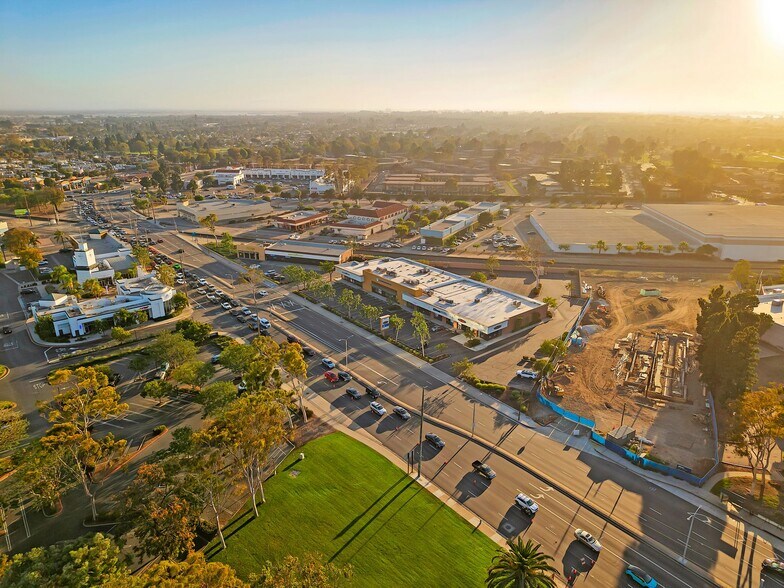 More Photos Of 2351-2381 Vineyard Ave, Oxnard General Retail For Lease