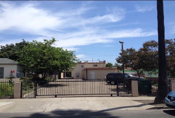 More Photos Of 2014 S Main St, Santa Ana Freestanding For Sale