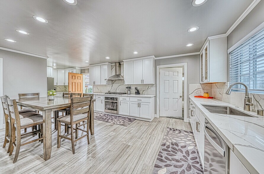 More Photos Of 7550 Sandholdt Rd, Moss Landing Warehouse For Sale