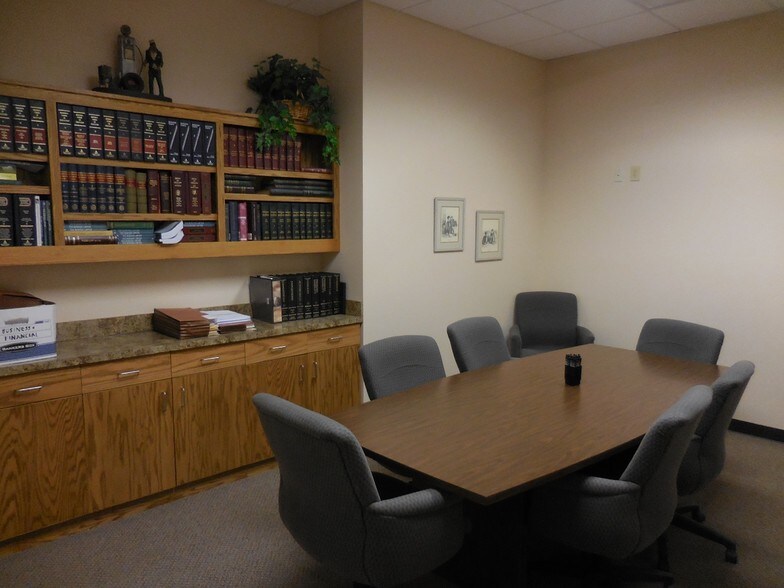 More Photos Of 5640 S 84th St, Lincoln Loft Creative Space For Lease