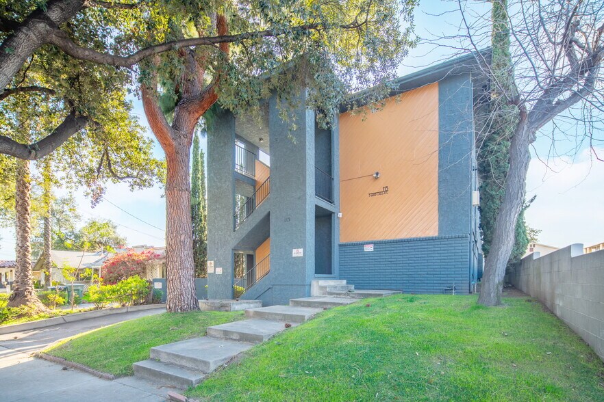 More Photos Of 113 N Grand Oaks Ave, Pasadena Apartments For Sale