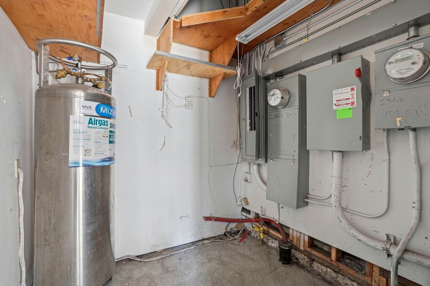 More Photos Of 2368 3rd St, San Francisco Storefront Retail Residential For Sale