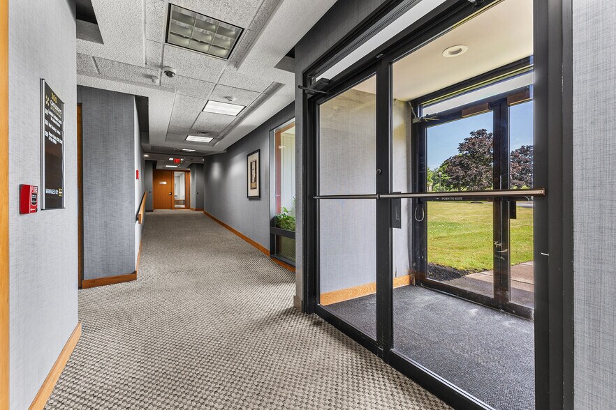 More Photos Of 100 Cross Keys Office Park, Fairport Unknown For Lease