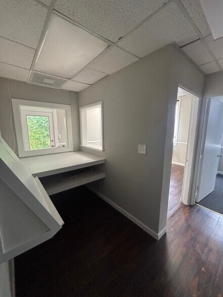More Photos Of 1214 N Main St, Anderson Office For Lease