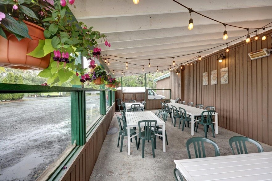 More Photos Of 996 Pacific Dr, Hammond Restaurant For Sale