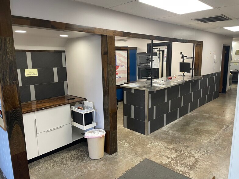 More Photos Of 9906 E 55th Pl, Tulsa Industrial For Lease