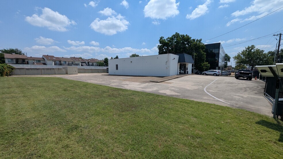 More Photos Of 502 N Haskell Ave, Dallas Office For Sale
