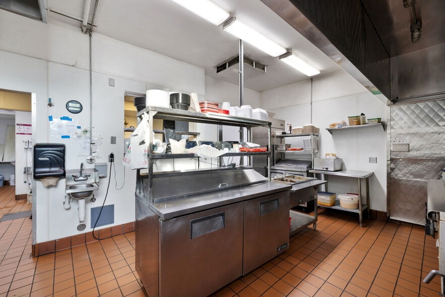 More Photos Of 1624-1630 J St, Sacramento Storefront Retail Residential For Lease