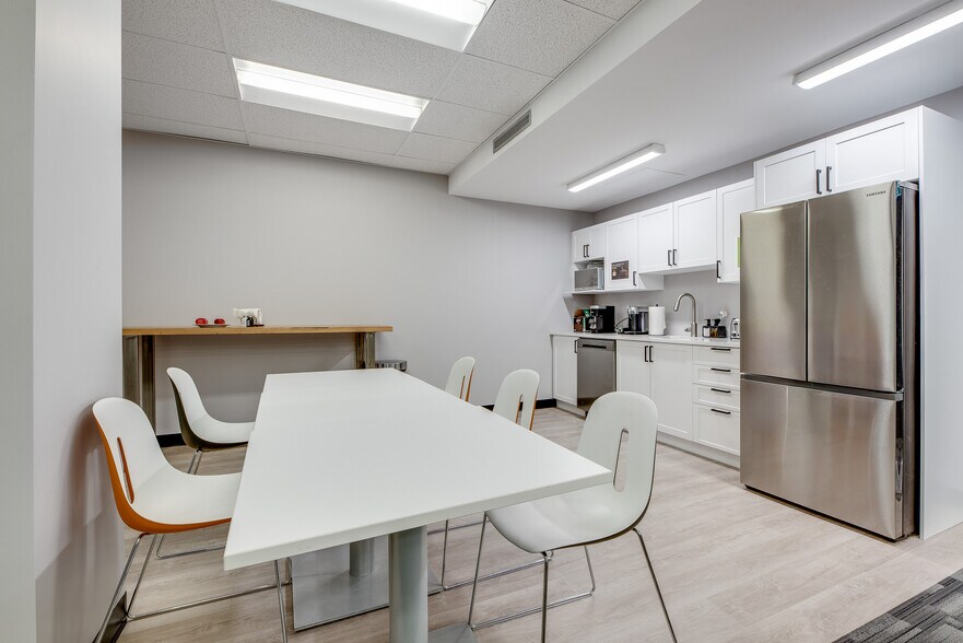 More Photos Of 141 Laurier Ave W, Ottawa Office For Lease