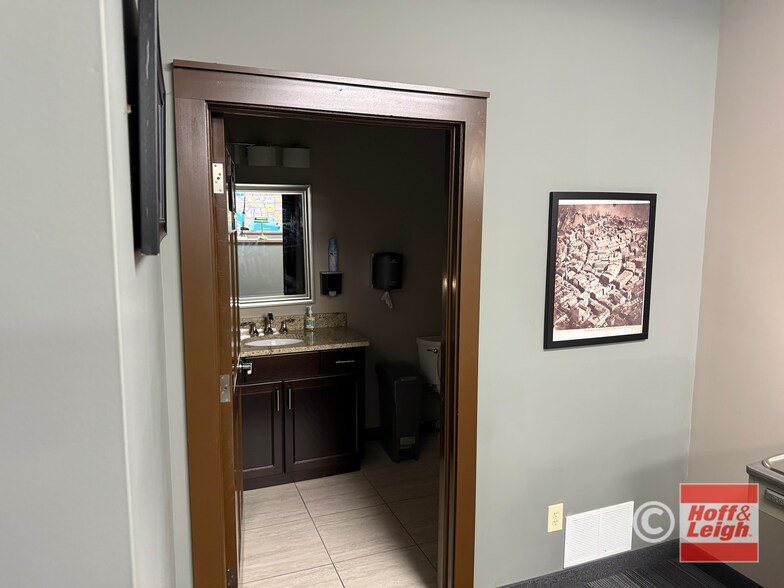 More Photos Of 1680 Industrial Pky, Brunswick Office For Sale