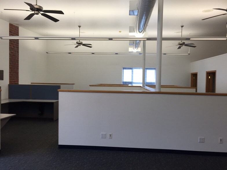 More Photos Of 315 W 4th St, Davenport Loft Creative Space For Sale