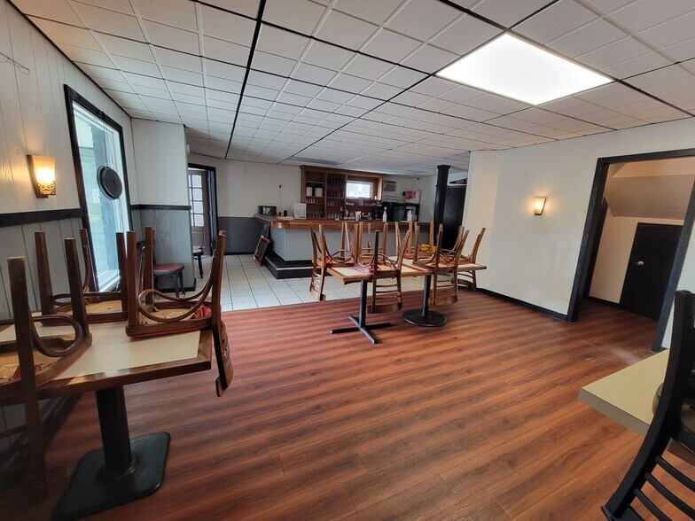 More Photos Of 6618 S Delaware Ave, Martins Creek Restaurant For Lease