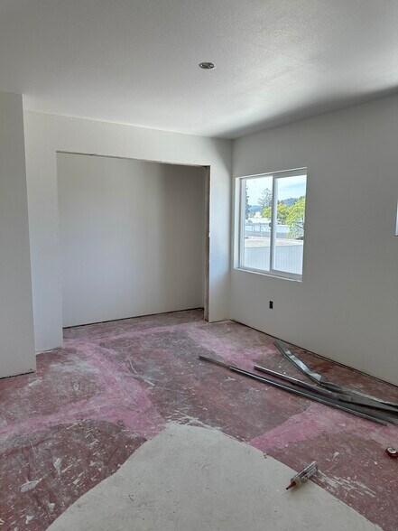 More Photos Of 722 Locust St, Garberville Storefront Retail Residential For Sale