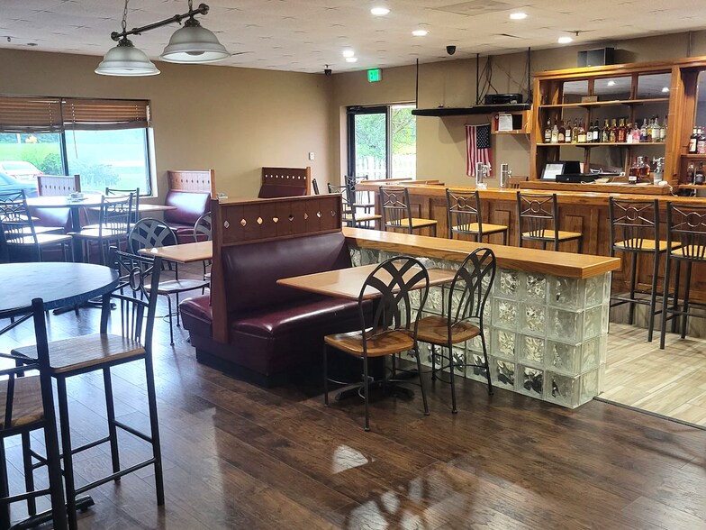 More Photos Of 2200 S Court St, Grayville Hotel For Sale