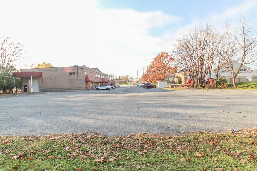 More Photos Of 2980 Linden St, Bethlehem Storefront Retail Office For Lease