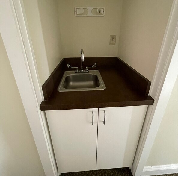 More Photos Of 925 N Michigan Ave, Saginaw Medical For Sale