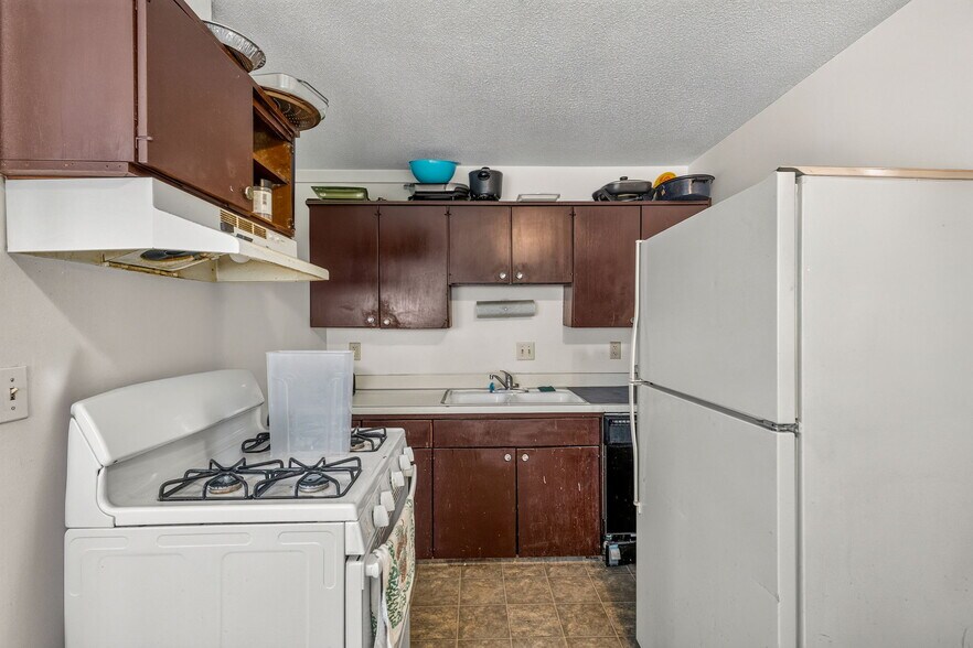 More Photos Of 875-885 25th St, Lincoln Apartments For Sale